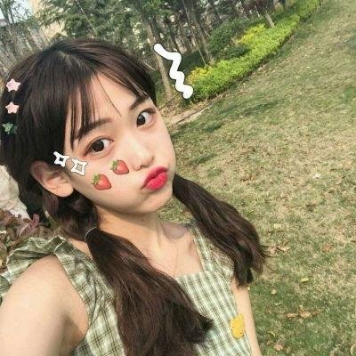 挥著翅膀的女孩
